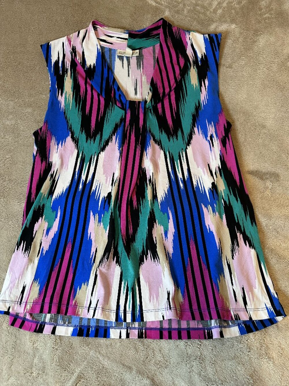 Dana Buchman Sleeveless Flowy Colorful top with center crease
